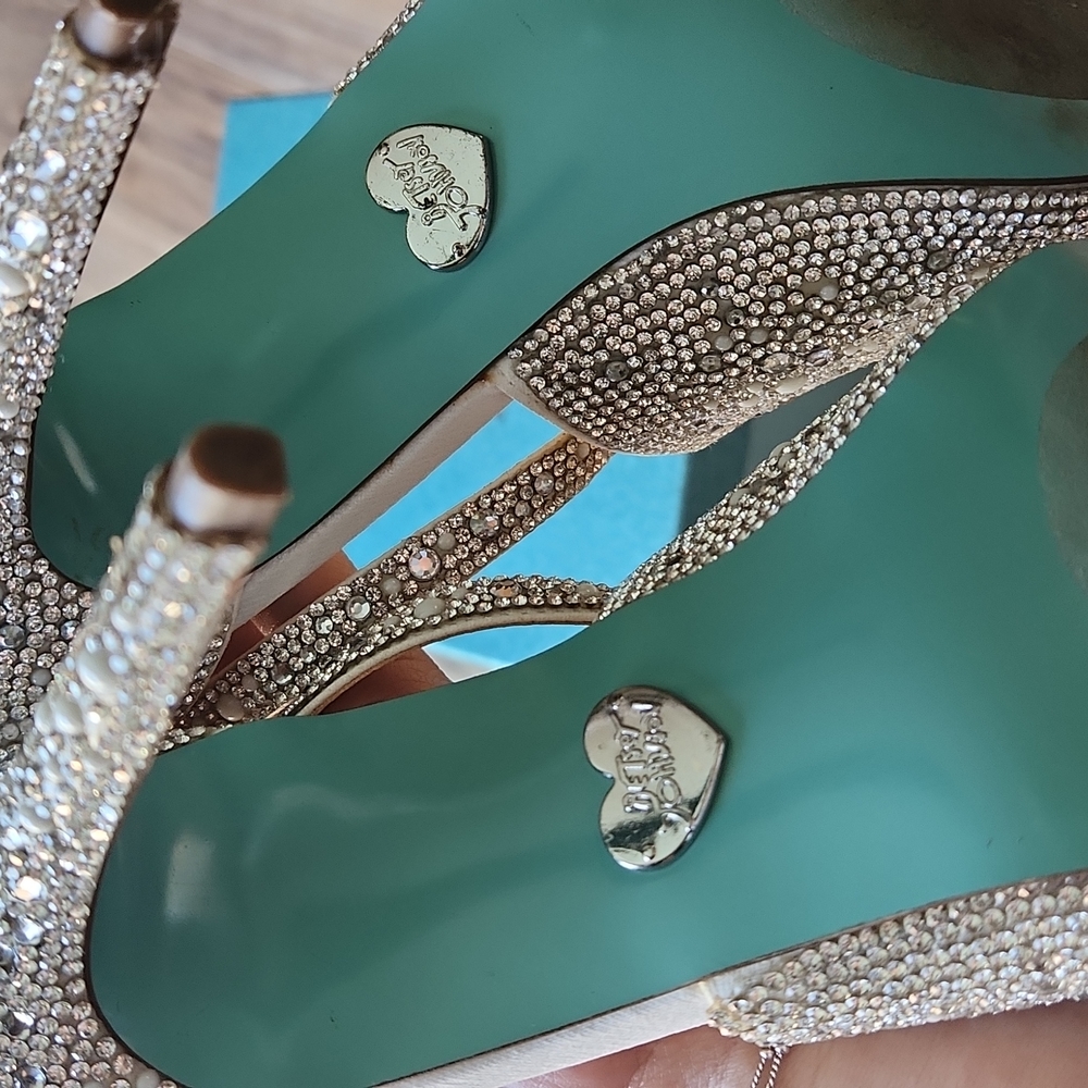 Beautiful white heels - Picture 7 of 12